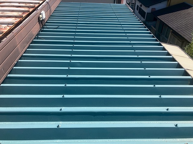 庇部分の屋根材